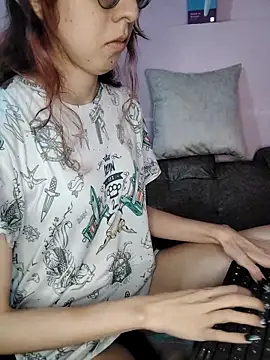 Snapshot of AnnieSparkle chatting on 10.18.25 AnnieSparkle online show from 10.18.25