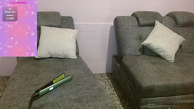 Snapshot of AnnieSparkle chatting on 11.04.25 AnnieSparkle online show from 11.04.25