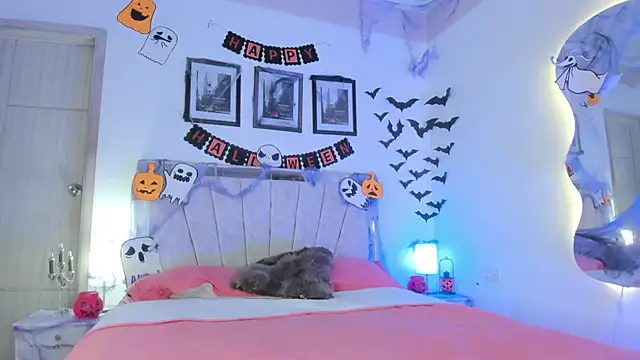 Snapshot of FuckingYoungs chatting on 10.19.25 FuckingYoungs online show from 10.19.25