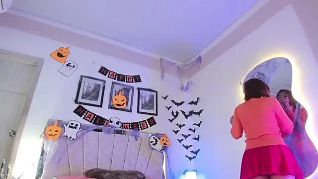 Snapshot of FuckingYoungs chatting on 10.19.25 FuckingYoungs online show from 10.19.25