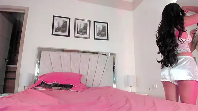 Snapshot of FuckingYoungs chatting on 11.14.25 FuckingYoungs online show from 11.14.25