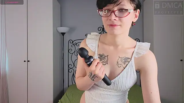 Snapshot of oliviafairy1 chatting on 09.10.25 oliviafairy1 online show from 09.10.25