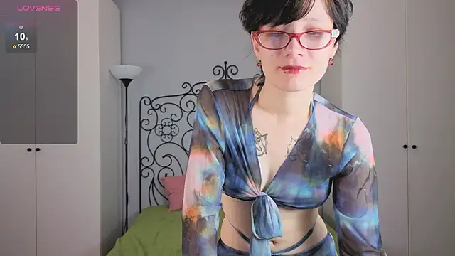 Snapshot of oliviafairy1 chatting on 09.12.25 oliviafairy1 online show from 09.12.25