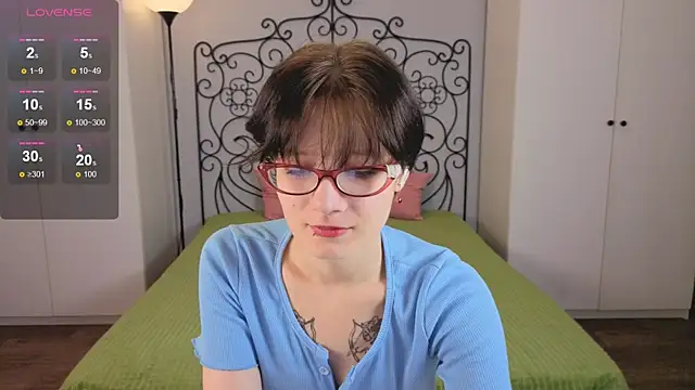 Snapshot of oliviafairy1 chatting on 09.23.25 oliviafairy1 online show from 09.23.25