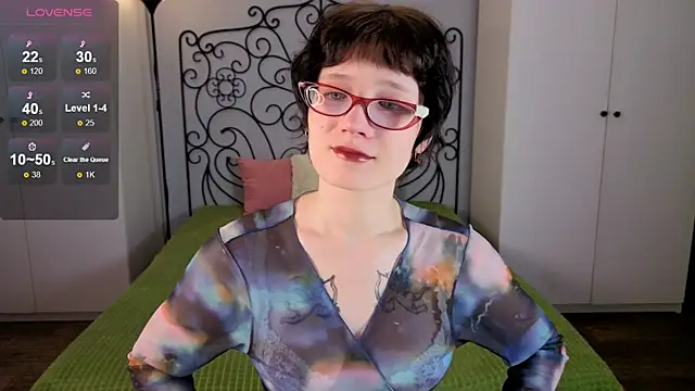 Snapshot of oliviafairy1 chatting on 10.10.25 oliviafairy1 online show from 10.10.25