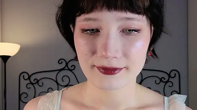 Snapshot of oliviafairy1 chatting on 10.12.25 oliviafairy1 online show from 10.12.25