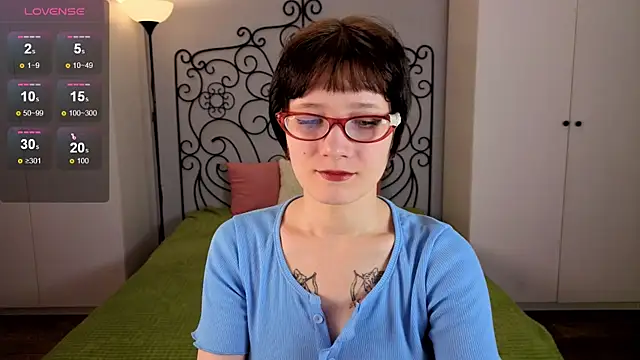 Snapshot of oliviafairy1 chatting on 10.20.25 oliviafairy1 online show from 10.20.25