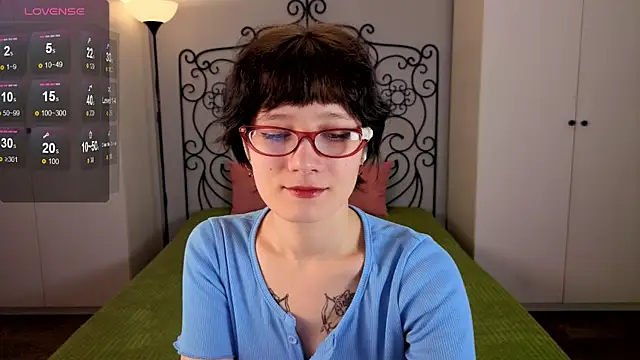 Snapshot of oliviafairy1 chatting on 10.21.25 oliviafairy1 online show from 10.21.25