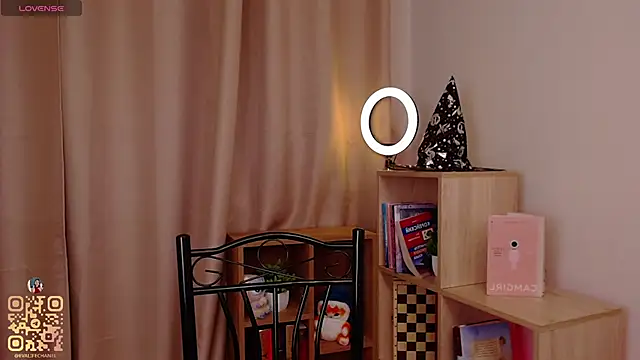 Snapshot of EvaJackson111 chatting on 10.13.25 EvaJackson111 online show from 10.13.25