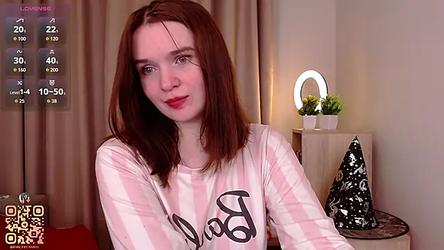 Snapshot of EvaJackson111 chatting on 10.19.25 EvaJackson111 online show from 10.19.25