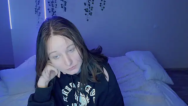 Snapshot of EmmaWise_221 chatting on 09.13.25 EmmaWise 221 online show from 09.13.25