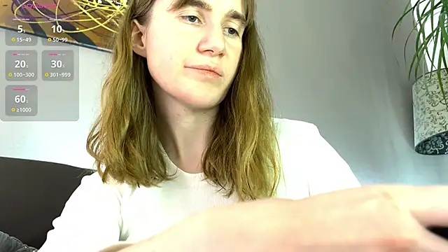 Snapshot of velina__ chatting on 10.12.25 velina online show from 10.12.25