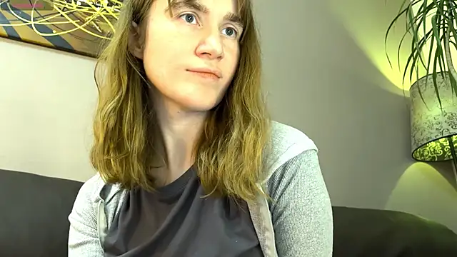 Snapshot of velina__ chatting on 10.19.25 velina online show from 10.19.25