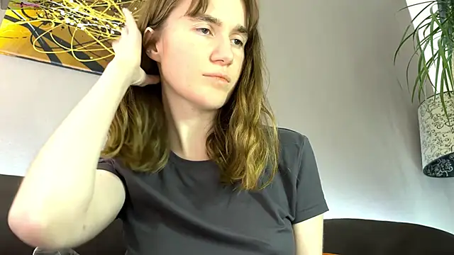 Snapshot of velina__ chatting on 11.08.25 velina online show from 11.08.25