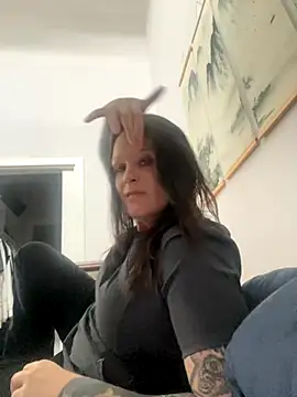 Snapshot of sinfful-secrets@xh chatting on 10.22.25 sinfful-secretsxh online show from 10.22.25