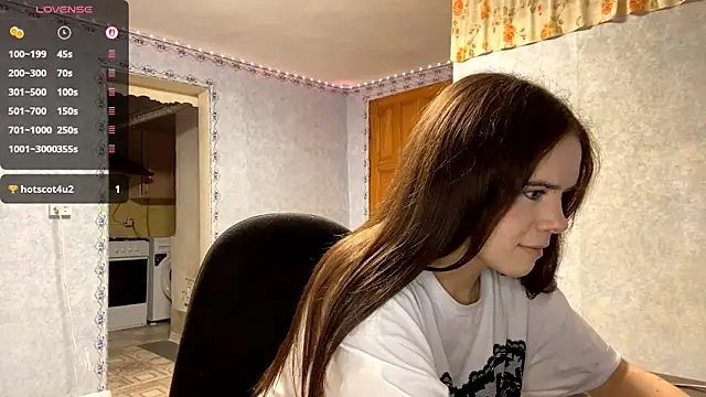 Snapshot of Lia_rise chatting on 10.27.25 Lia rise online show from 10.27.25