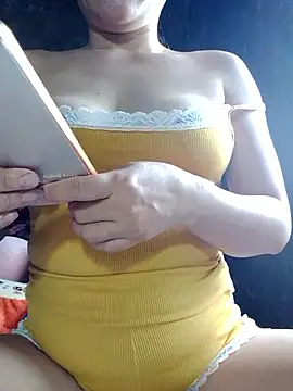 Snapshot of YuchengLy chatting on 10.13.25 YuchengLy online show from 10.13.25