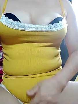 Snapshot of YuchengLy chatting on 10.24.25 YuchengLy online show from 10.24.25