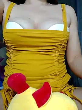 Snapshot of YuchengLy chatting on 10.26.25 YuchengLy online show from 10.26.25