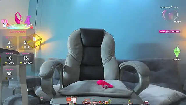 Snapshot of Eross_Santy chatting on 10.17.25 Eross Santy online show from 10.17.25