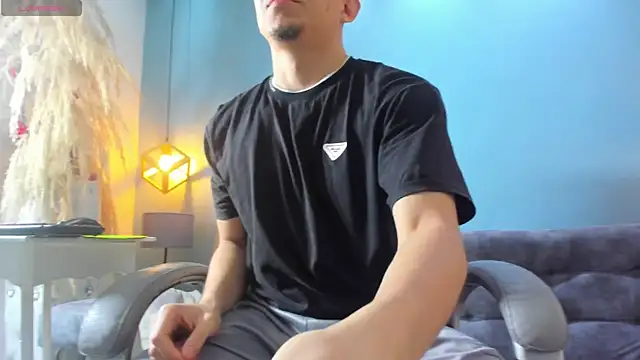 Snapshot of Eross_Santy chatting on 10.28.25 Eross Santy online show from 10.28.25