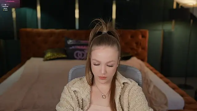 Snapshot of Ella_054 chatting on 10.15.25 Ella 054 online show from 10.15.25