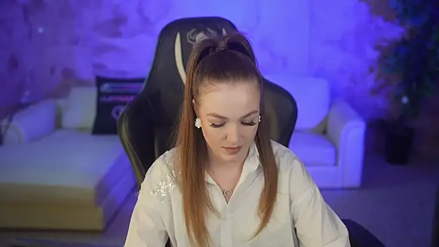 Snapshot of Ella_054 chatting on 11.02.25 Ella 054 online show from 11.02.25