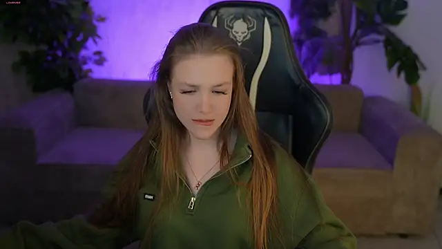 Snapshot of Ella_054 chatting on 11.09.25 Ella 054 online show from 11.09.25