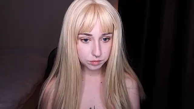 Snapshot of YukiMisa chatting on 09.16.25 YukiMisa online show from 09.16.25