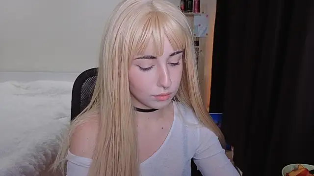 Snapshot of YukiMisa chatting on 09.21.25 YukiMisa online show from 09.21.25