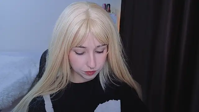 Snapshot of YukiMisa chatting on 09.28.25 YukiMisa online show from 09.28.25