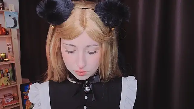 Snapshot of YukiMisa chatting on 10.21.25 YukiMisa online show from 10.21.25