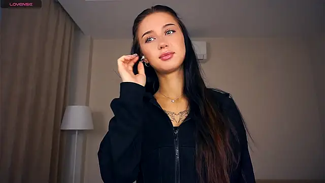 Snapshot of RendaBaatz chatting on 09.15.25 RendaBaatz online show from 09.15.25