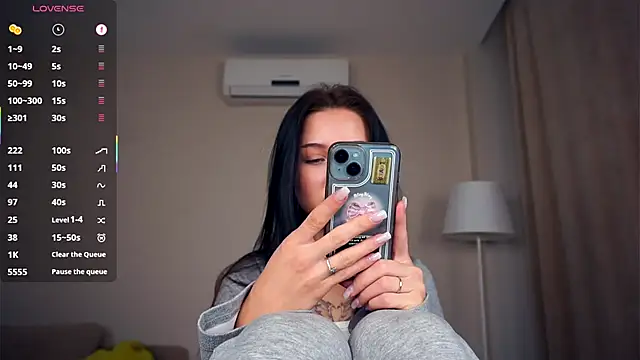 Snapshot of RendaBaatz chatting on 10.03.25 RendaBaatz online show from 10.03.25