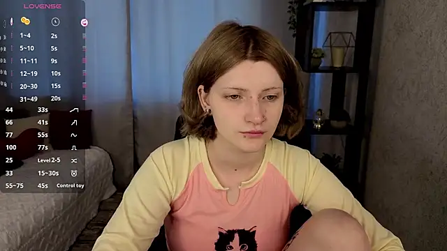 Snapshot of EchoBloom chatting on 10.04.25 EchoBloom online show from 10.04.25