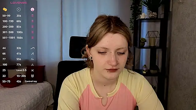 Snapshot of EchoBloom chatting on 10.05.25 EchoBloom online show from 10.05.25