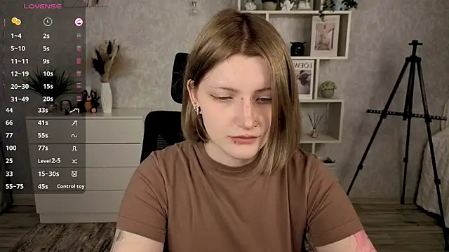 Snapshot of EchoBloom chatting on 10.07.25 EchoBloom online show from 10.07.25