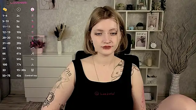 Snapshot of EchoBloom chatting on 10.10.25 EchoBloom online show from 10.10.25