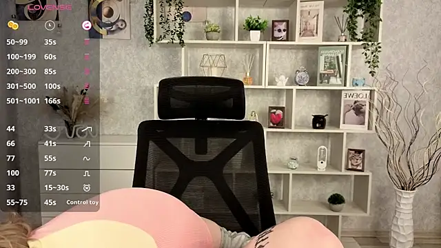 Snapshot of EchoBloom chatting on 10.11.25 EchoBloom online show from 10.11.25