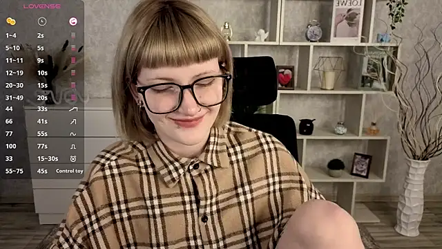 Snapshot of EchoBloom chatting on 10.17.25 EchoBloom online show from 10.17.25