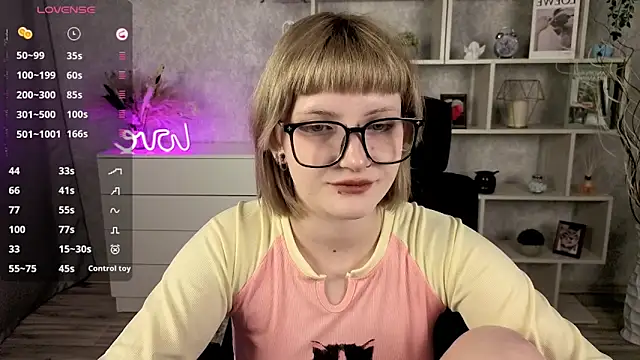 Snapshot of EchoBloom chatting on 10.18.25 EchoBloom online show from 10.18.25