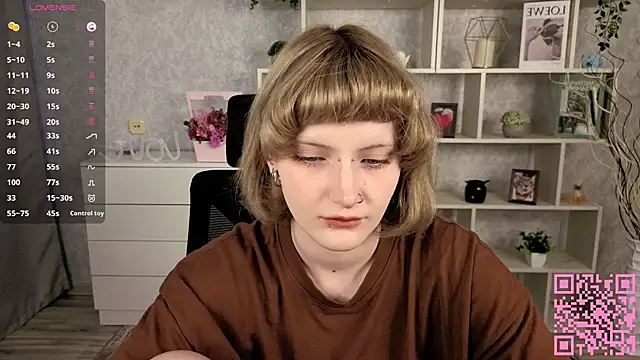 Snapshot of EchoBloom chatting on 10.21.25 EchoBloom online show from 10.21.25