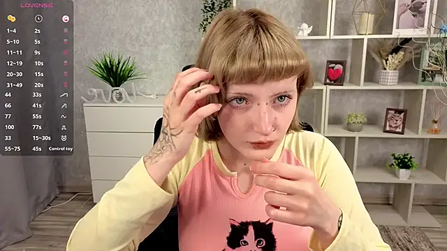 Snapshot of EchoBloom chatting on 10.22.25 EchoBloom online show from 10.22.25