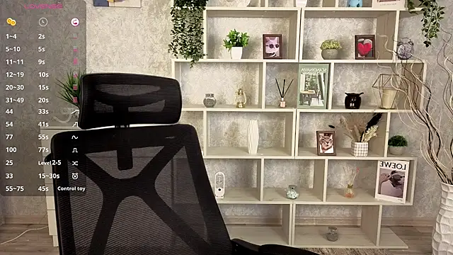 Snapshot of EchoBloom chatting on 10.28.25 EchoBloom online show from 10.28.25