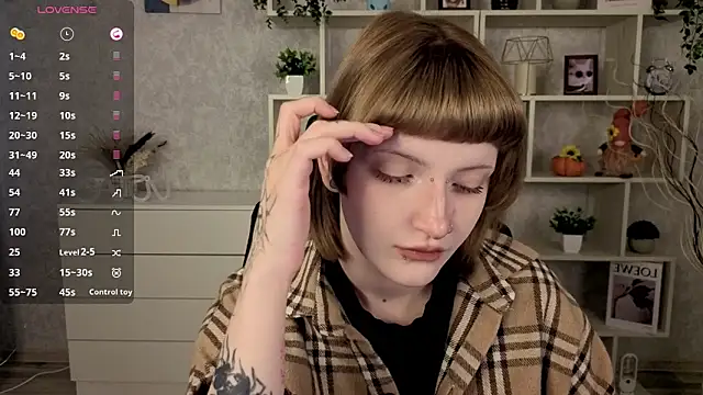 Snapshot of EchoBloom chatting on 11.02.25 EchoBloom online show from 11.02.25