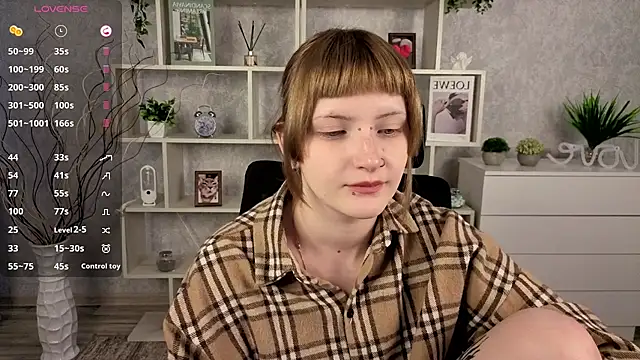 Snapshot of EchoBloom chatting on 11.04.25 EchoBloom online show from 11.04.25