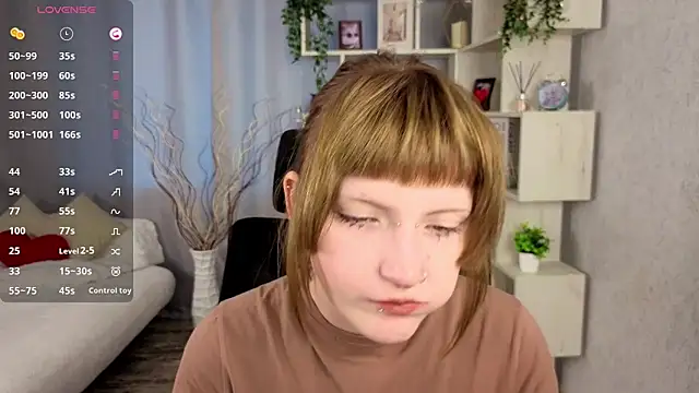 Snapshot of EchoBloom chatting on 11.11.25 EchoBloom online show from 11.11.25