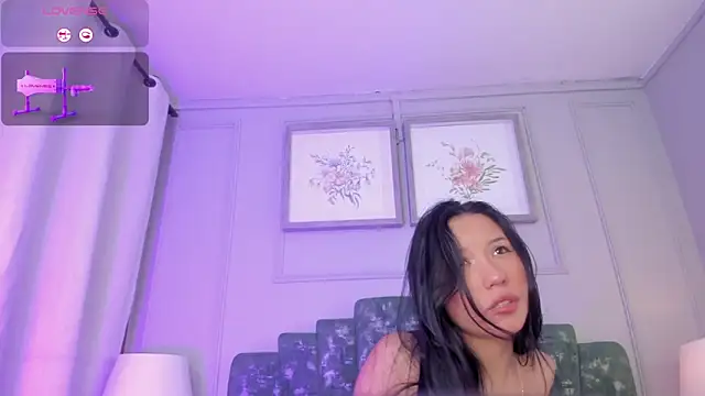 Snapshot of lux_bitchx chatting on 04.25.26 lux bitchx online show from 04.25.26