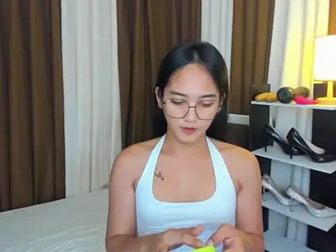 URHottestAngel online show from 09.12.25