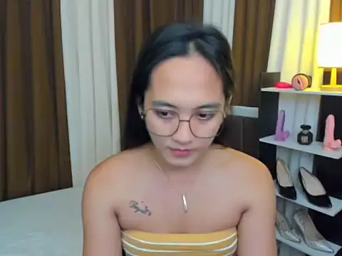 URHottestAngel online show from 10.20.25